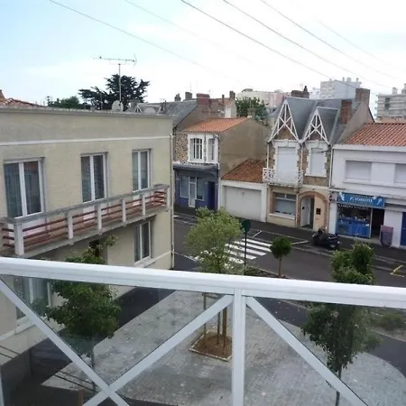 Rue Leon David Proche Plage 1 아파트 *