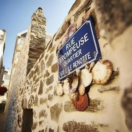 Rue Leon David Proche Plage 1 *